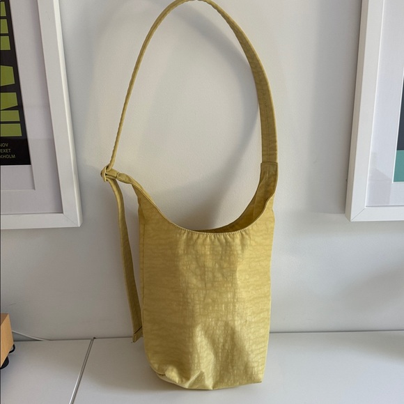 BAGGU Handbags - Baggu sling bag Butter yellow EUC